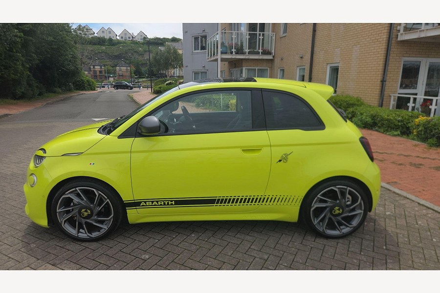 2024 Abarth 500e photo 6