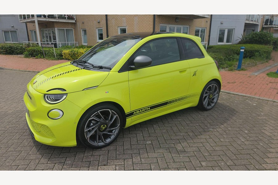 2024 Abarth 500e photo 7
