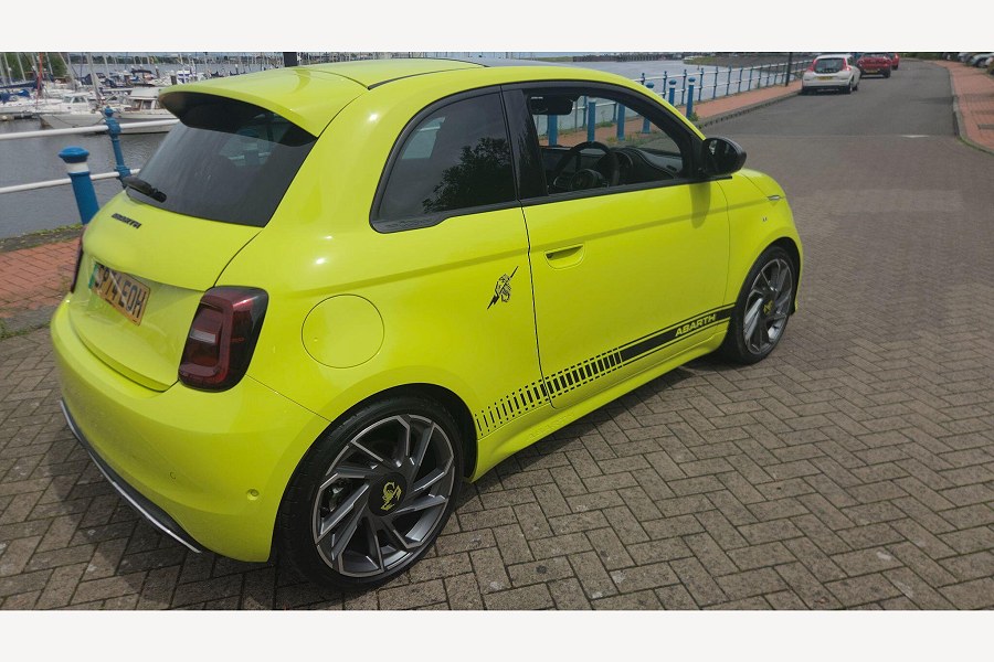2024 Abarth 500e photo 13