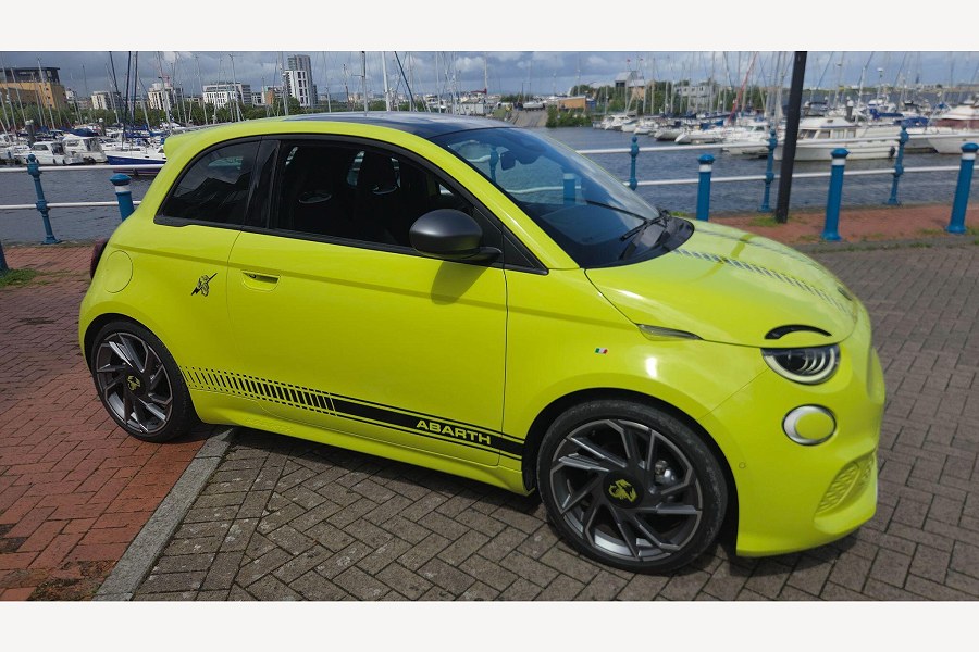 2024 Abarth 500e photo 4