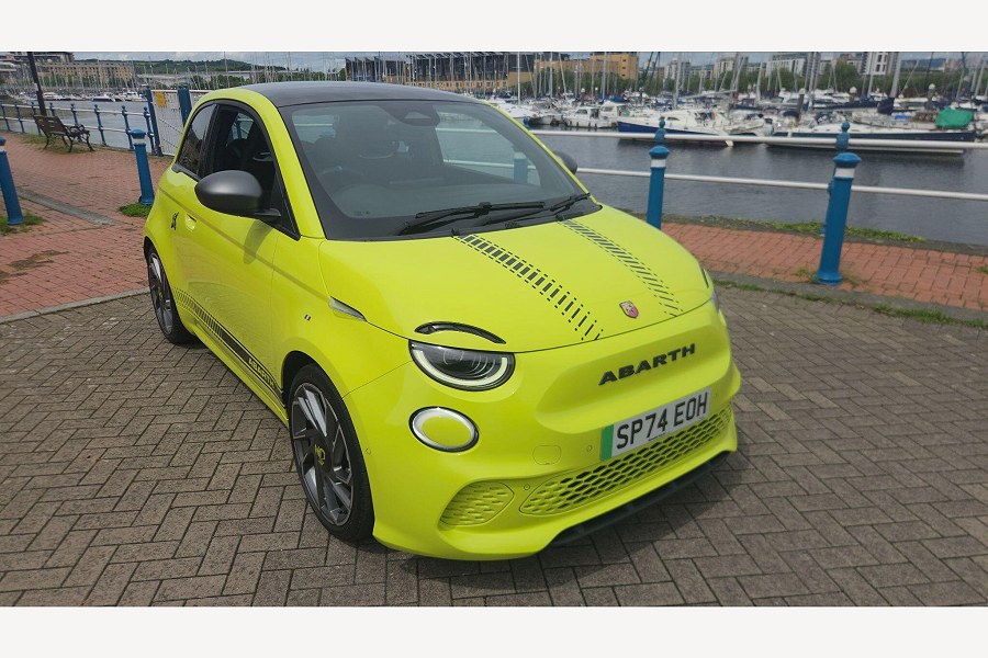 2024 Abarth 500e photo 5
