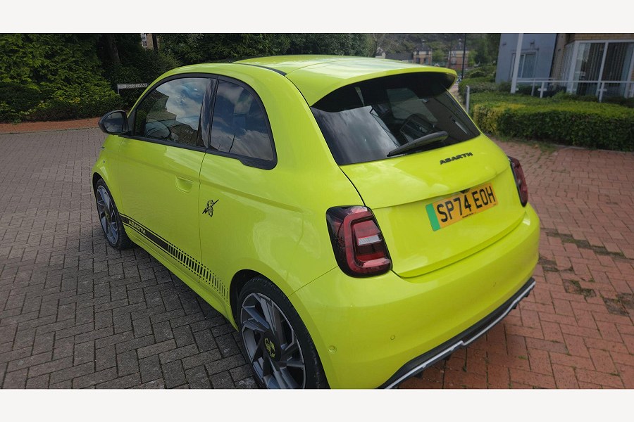 2024 Abarth 500e photo 13