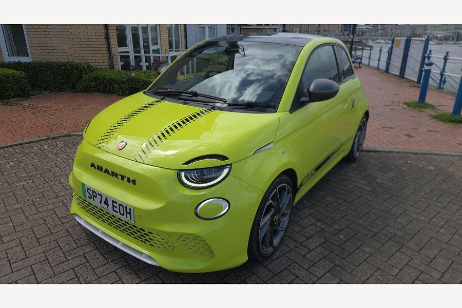 2024 Abarth 500e photo 6