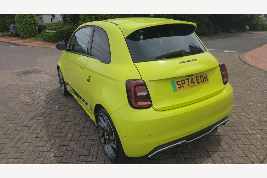 2024 Abarth 500e photo 10