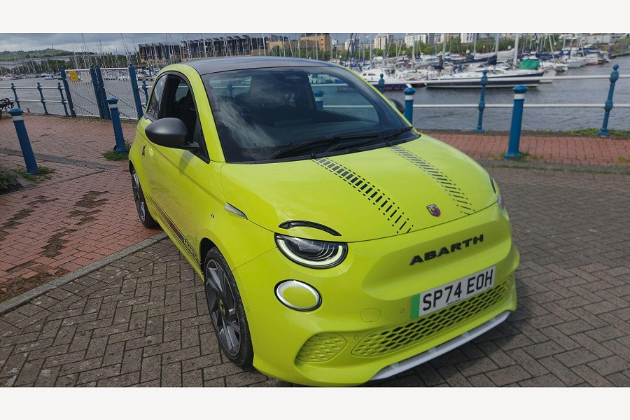 2024 Abarth 500e photo 8