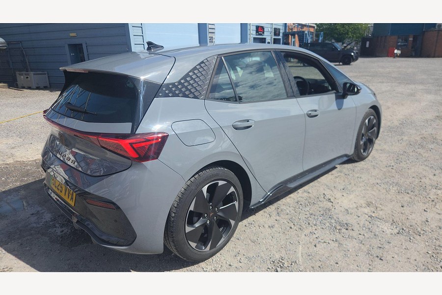 2025 CUPRA Born photo 11