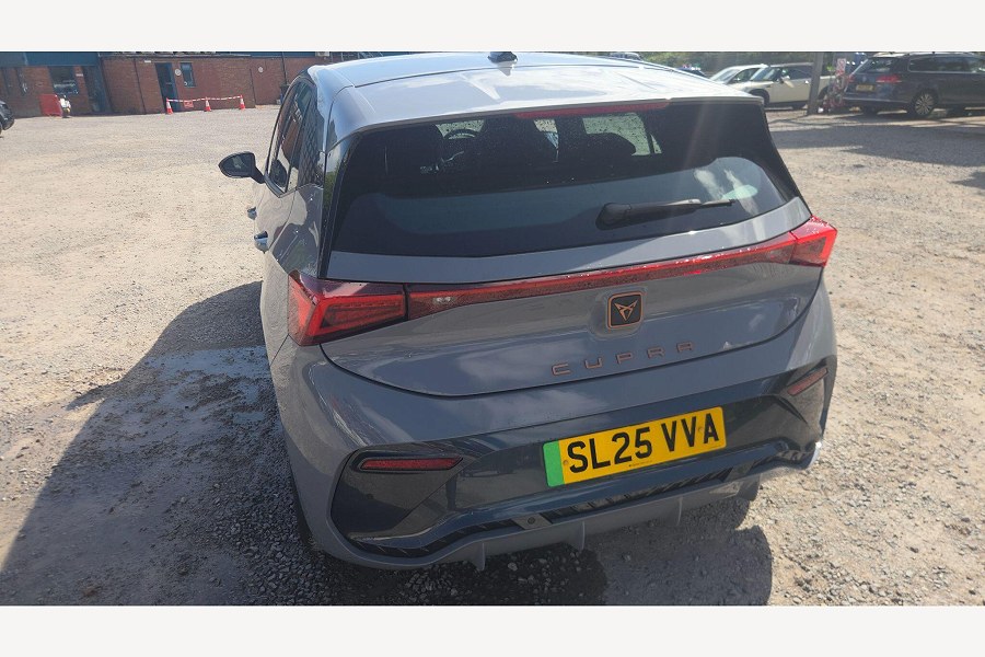 2025 CUPRA Born photo 9