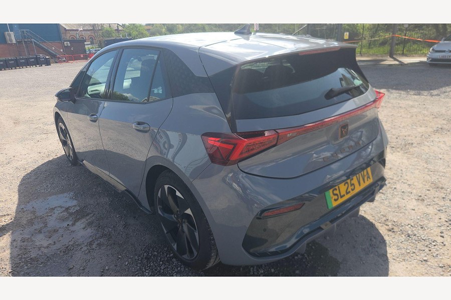 2025 CUPRA Born photo 8