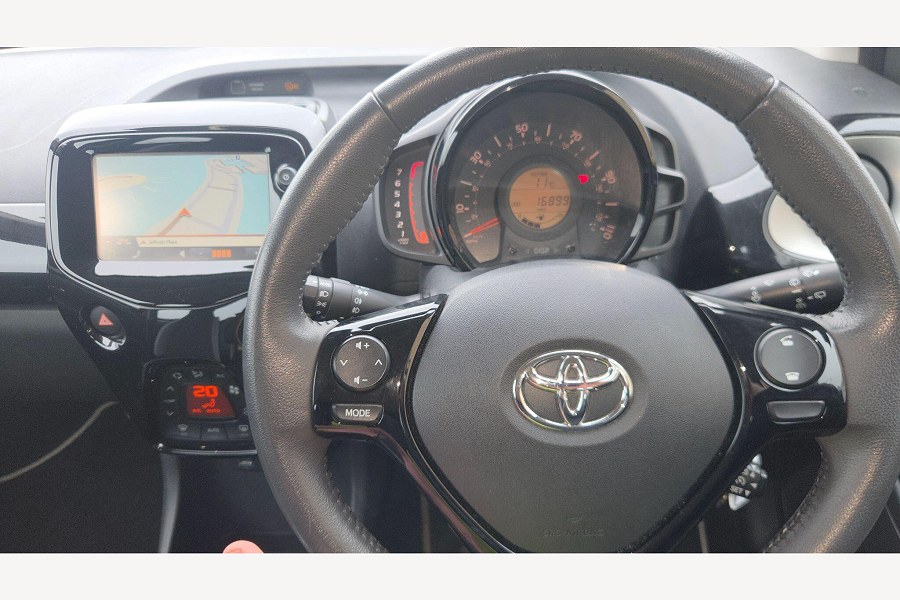 2015 Toyota AYGO photo 14