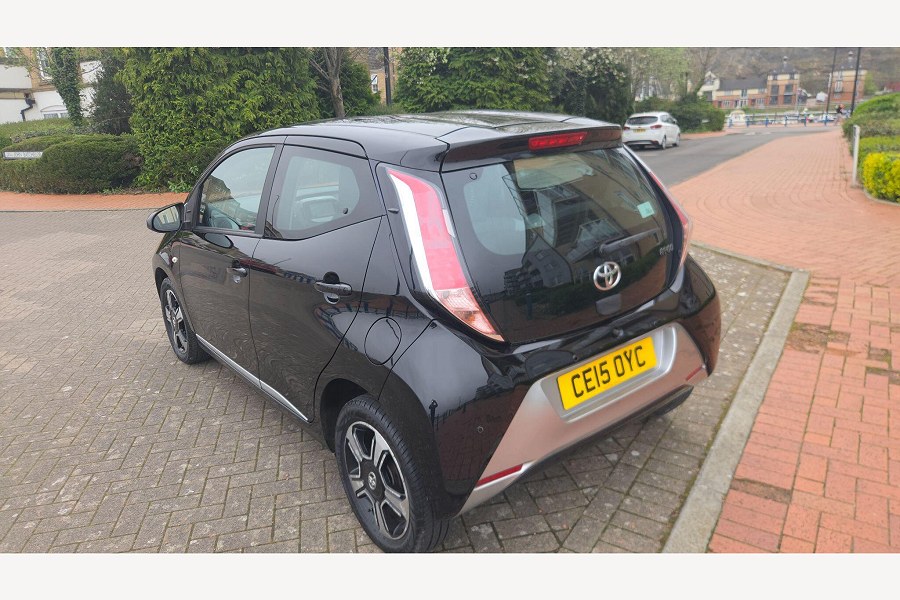 2015 Toyota AYGO photo 9
