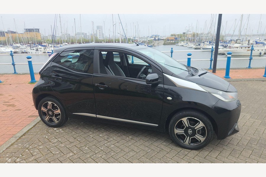 2015 Toyota AYGO photo 3