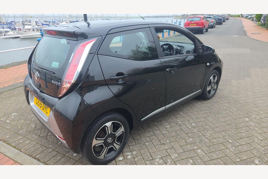2015 Toyota AYGO photo 10