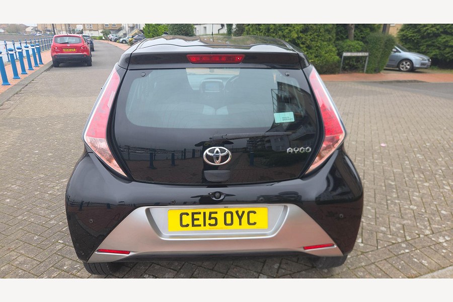 2015 Toyota AYGO photo 11