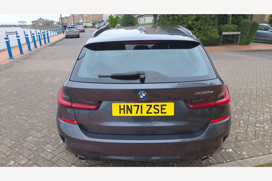2021 BMW 3 Series photo 9