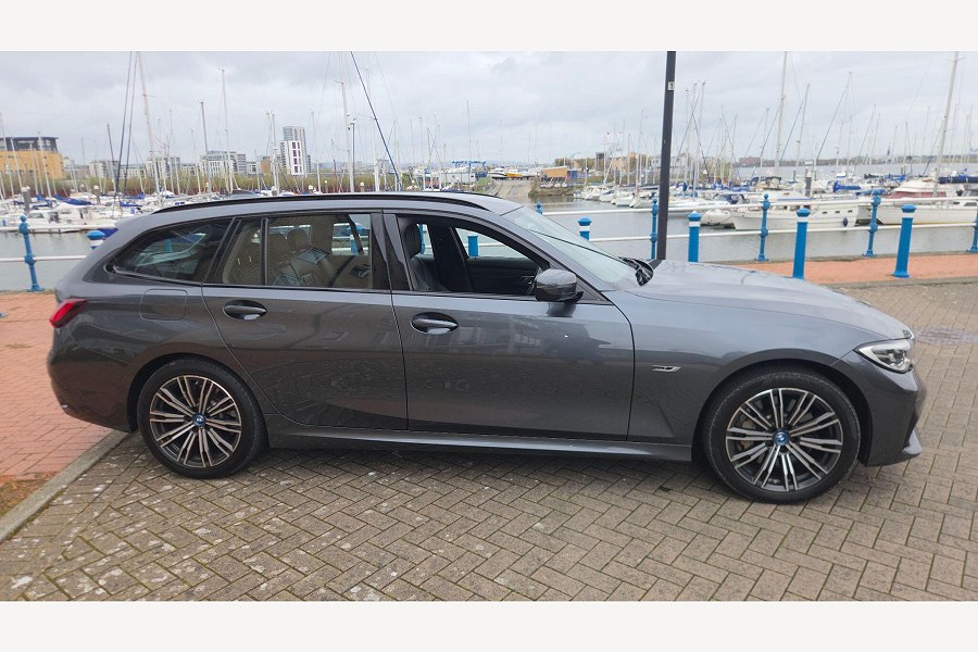 2021 BMW 3 Series photo 3