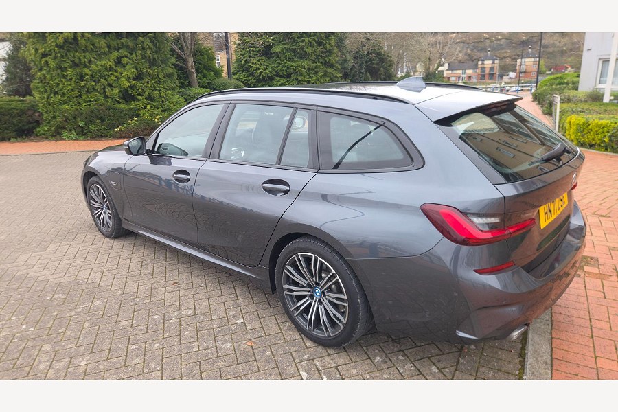 2021 BMW 3 Series photo 11