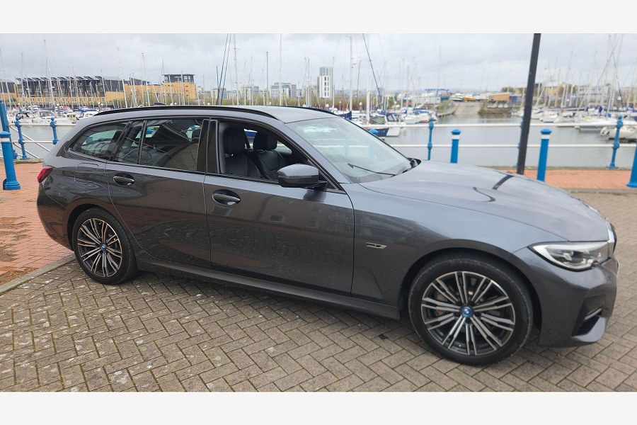 2021 BMW 3 Series photo 4