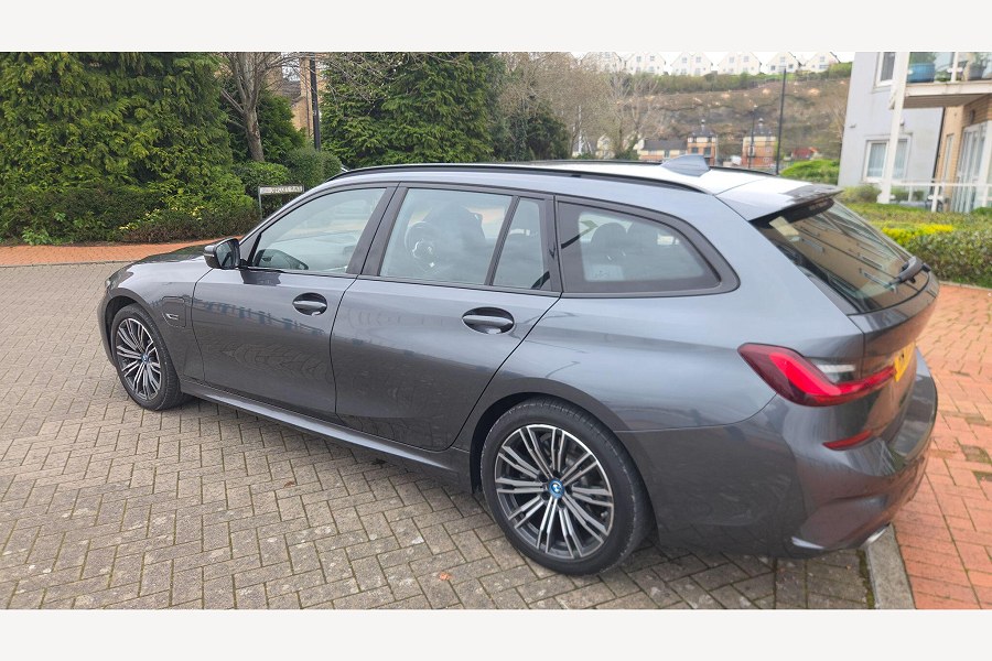 2021 BMW 3 Series photo 8