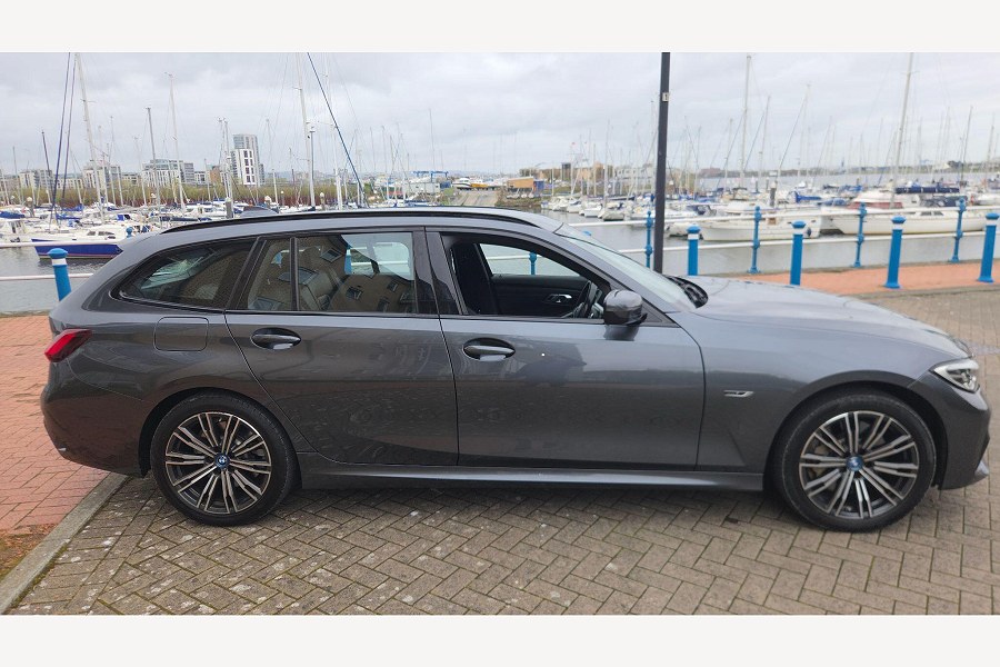 2021 BMW 3 Series photo 13
