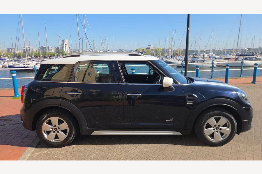 2019 MINI Countryman photo 3