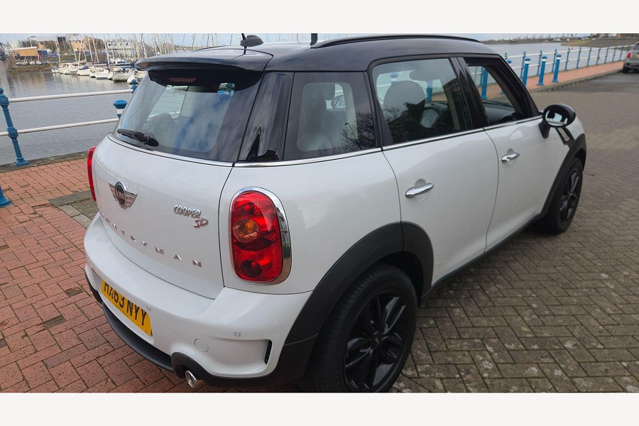 2013 MINI Countryman photo 12