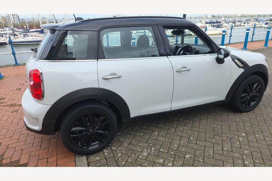 2013 MINI Countryman photo 13