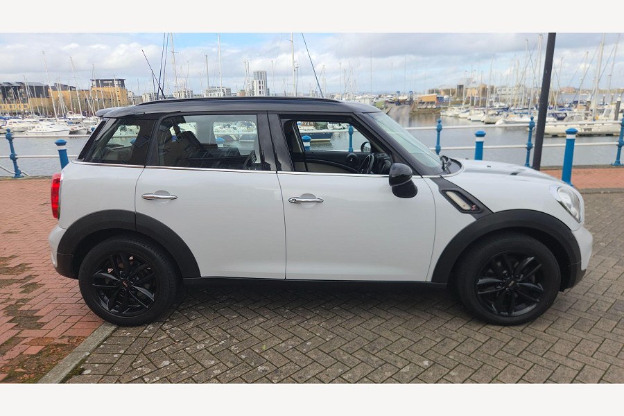 2013 MINI Countryman photo 14