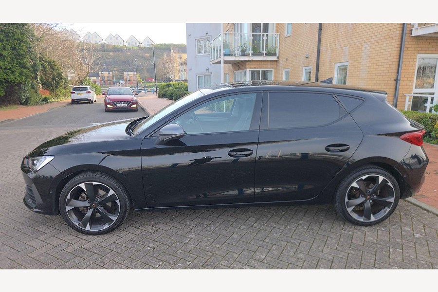2023 CUPRA Leon photo 9