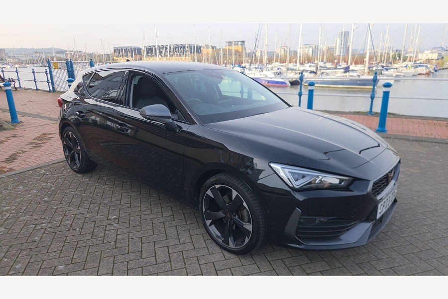 CUPRA Leon photo 2