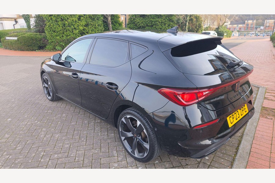 2023 CUPRA Leon photo 11