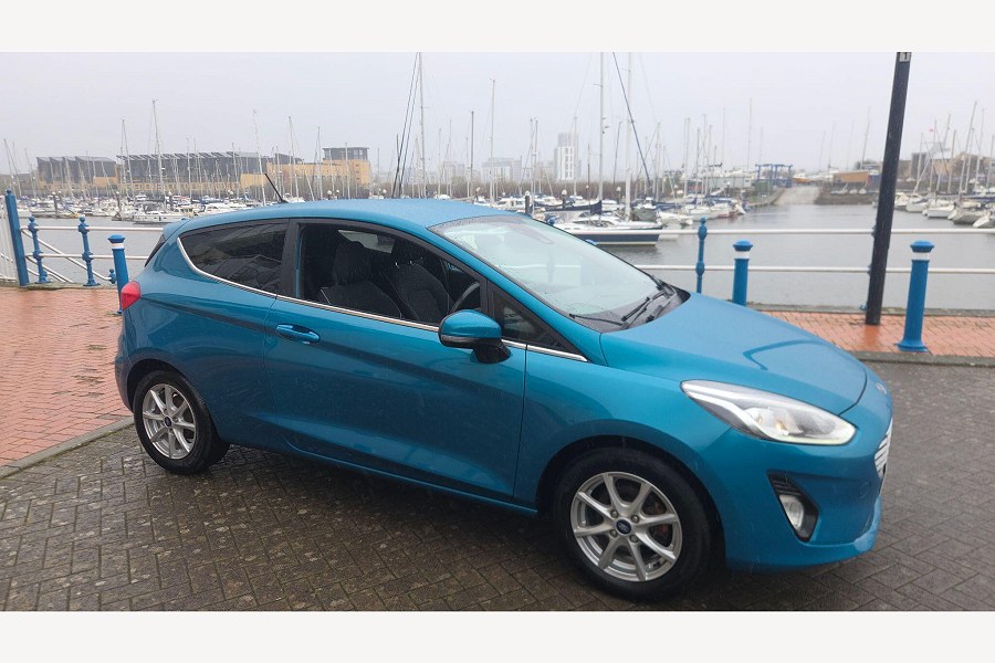 Ford Fiesta photo 2