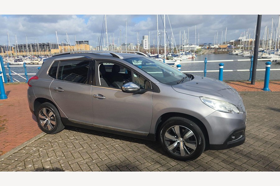 Peugeot 2008 photo 2