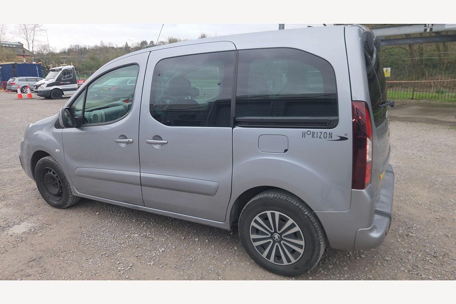 2019 Peugeot Partner Tepee photo 8