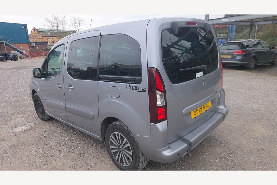 2019 Peugeot Partner Tepee photo 9