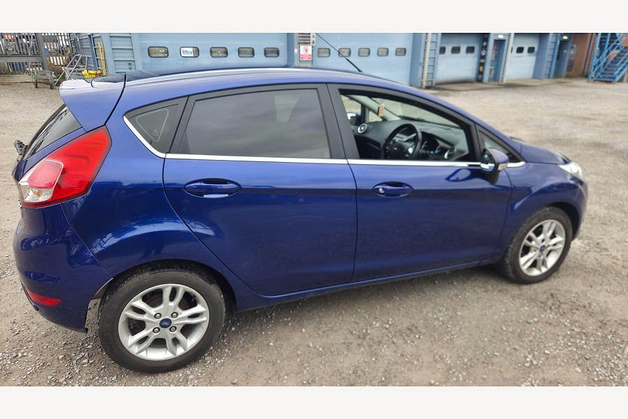 2014 Ford Fiesta photo 14