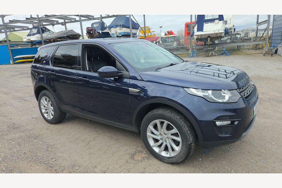 Land Rover Discovery Sport photo 2