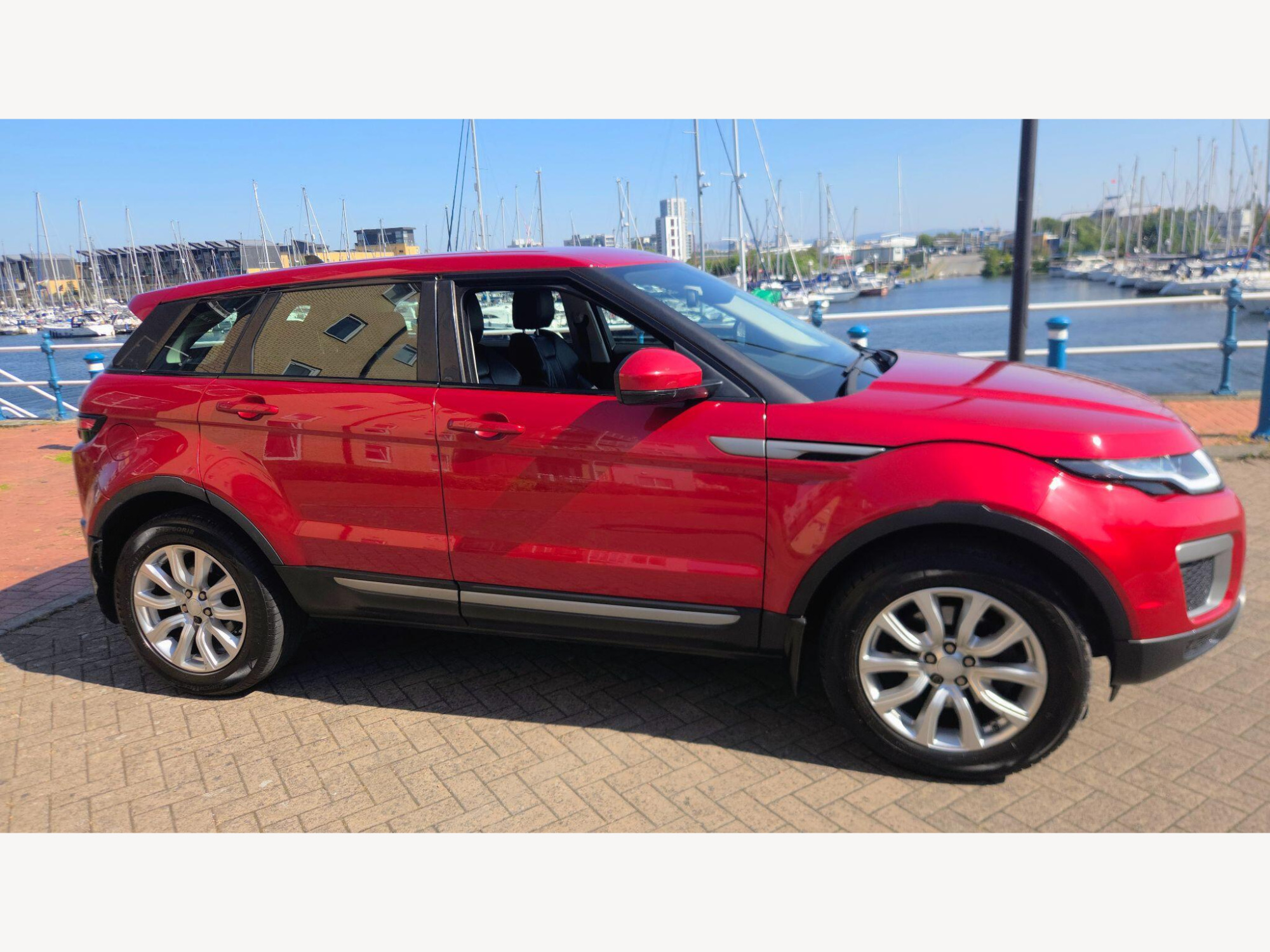 Land Rover Range Rover Evoque photo 2