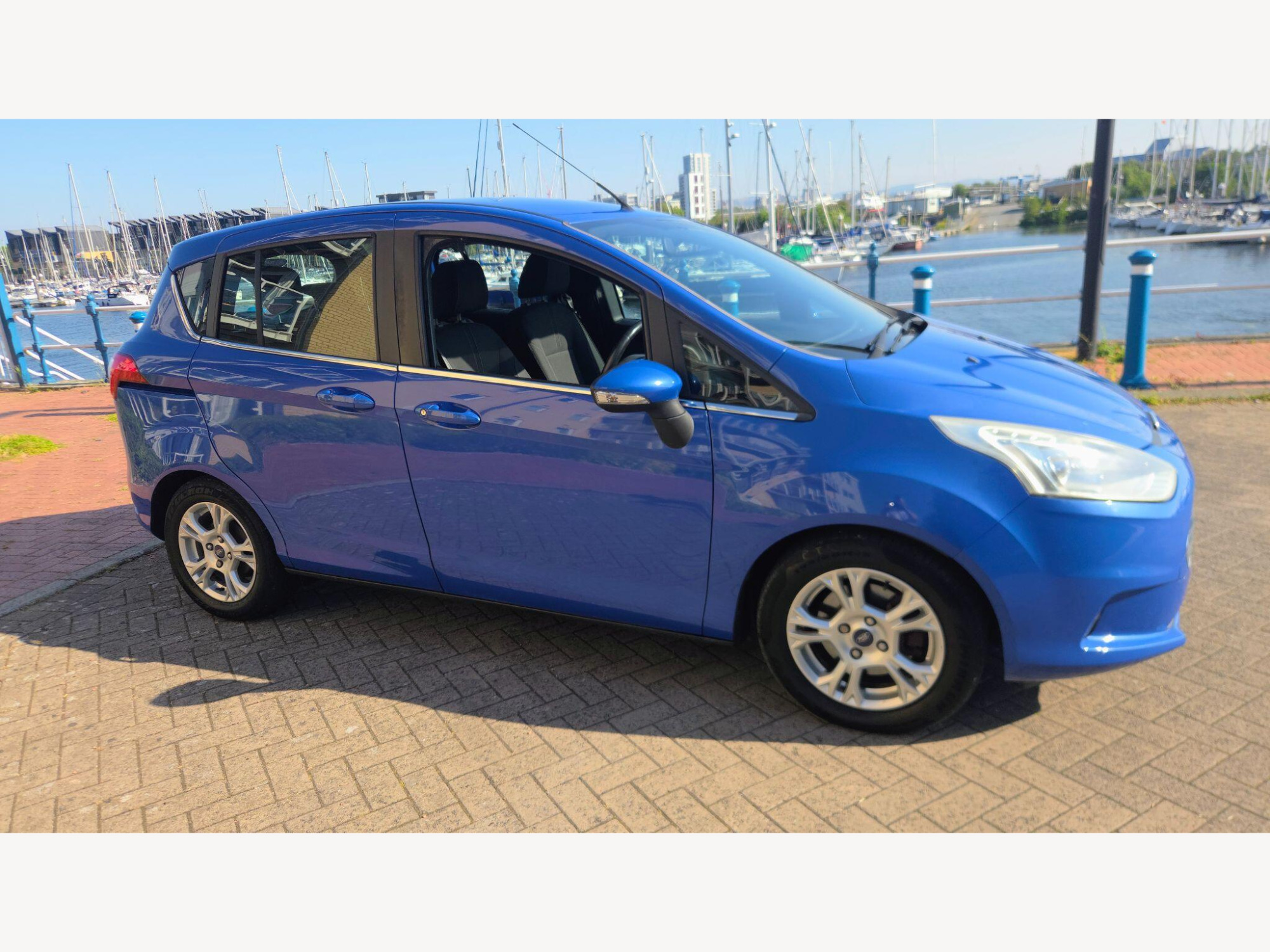 Ford B-Max photo 2
