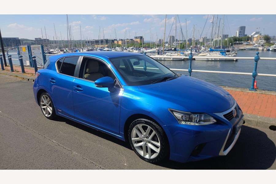 Lexus CT photo 2
