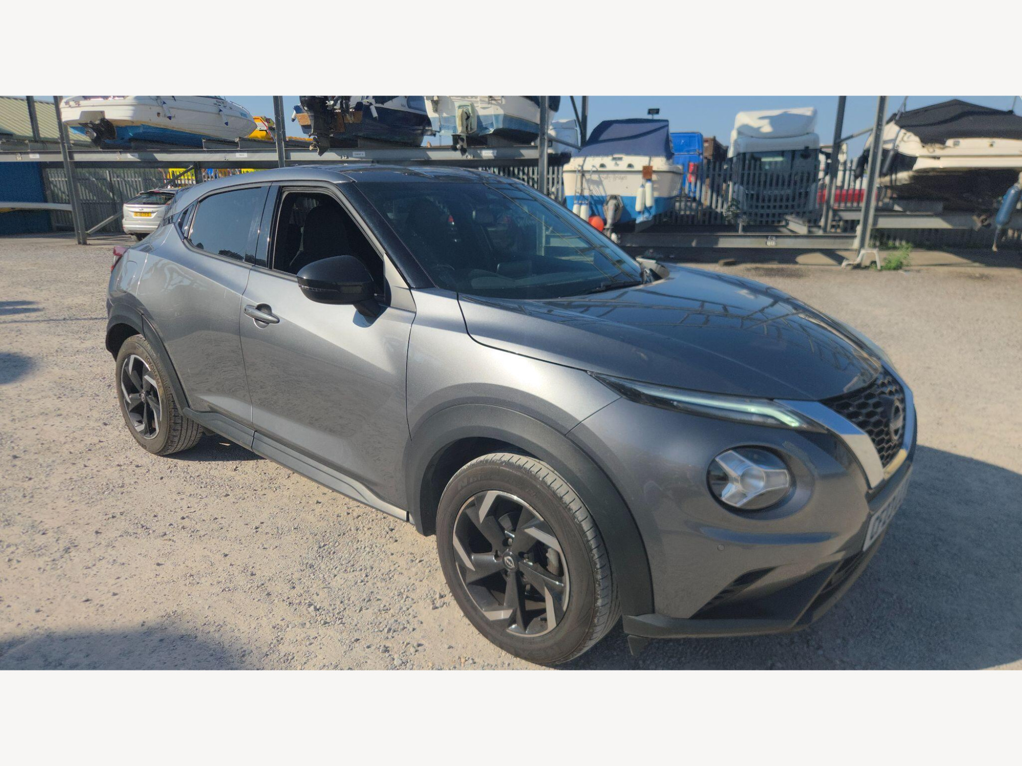 Nissan Juke photo 2