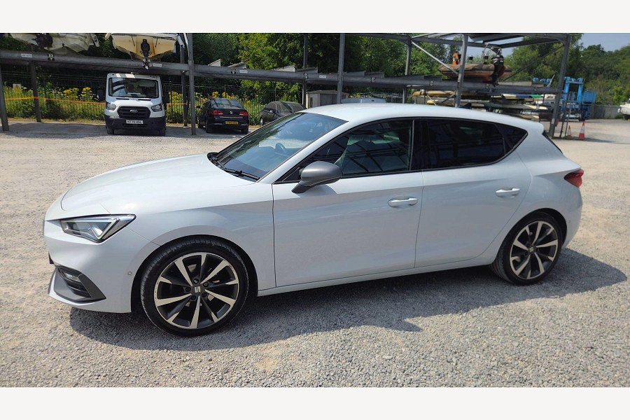 2022 SEAT Leon photo 6