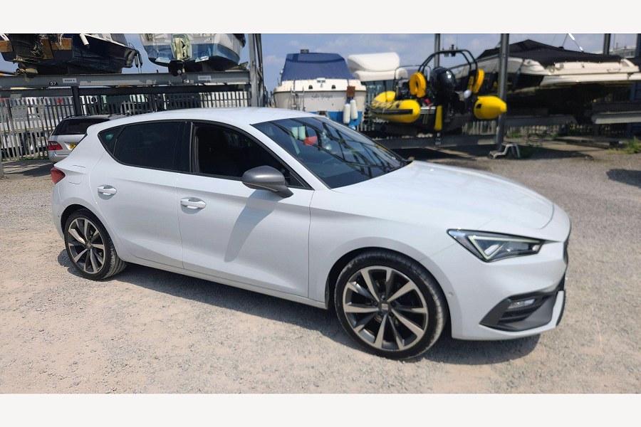 2022 SEAT Leon photo 1