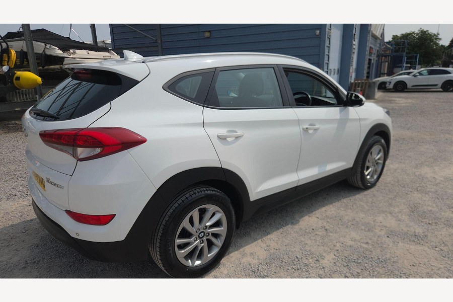 2016 Hyundai TUCSON photo 12
