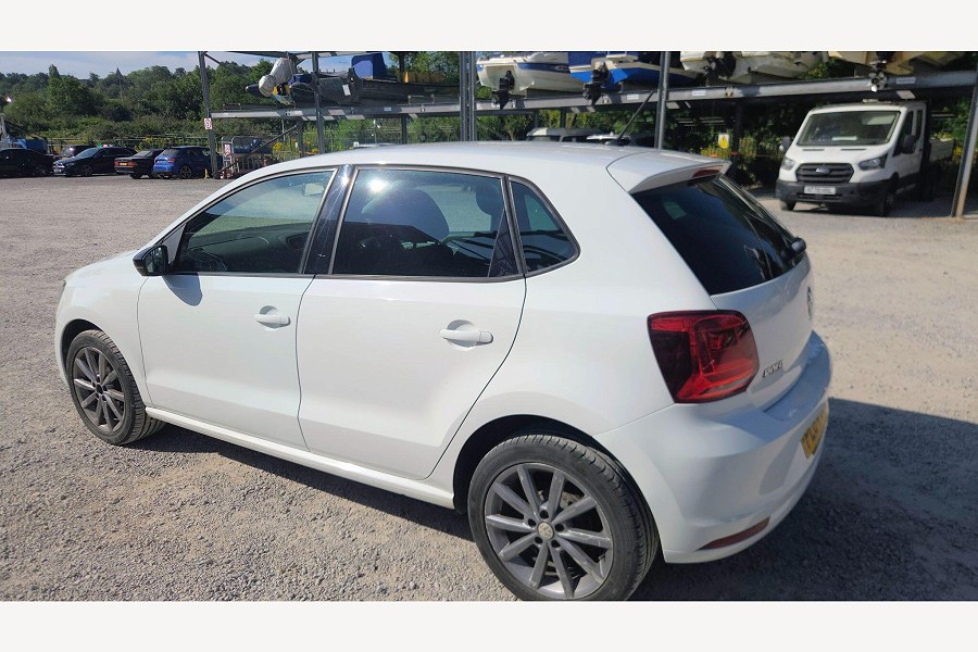 2015 Volkswagen Polo photo 8
