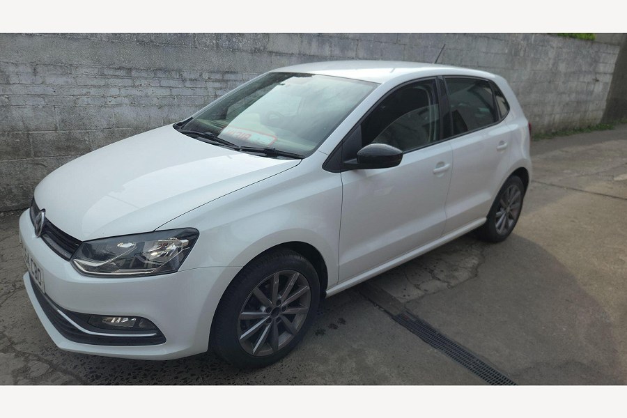 2015 Volkswagen Polo photo 1