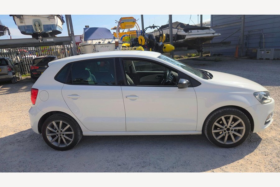 2015 Volkswagen Polo photo 13