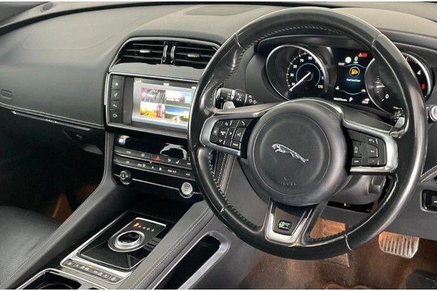 2018 Jaguar F-PACE photo 6
