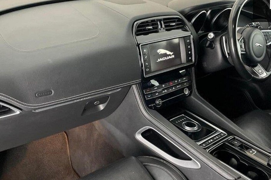 2018 Jaguar F-PACE photo 5
