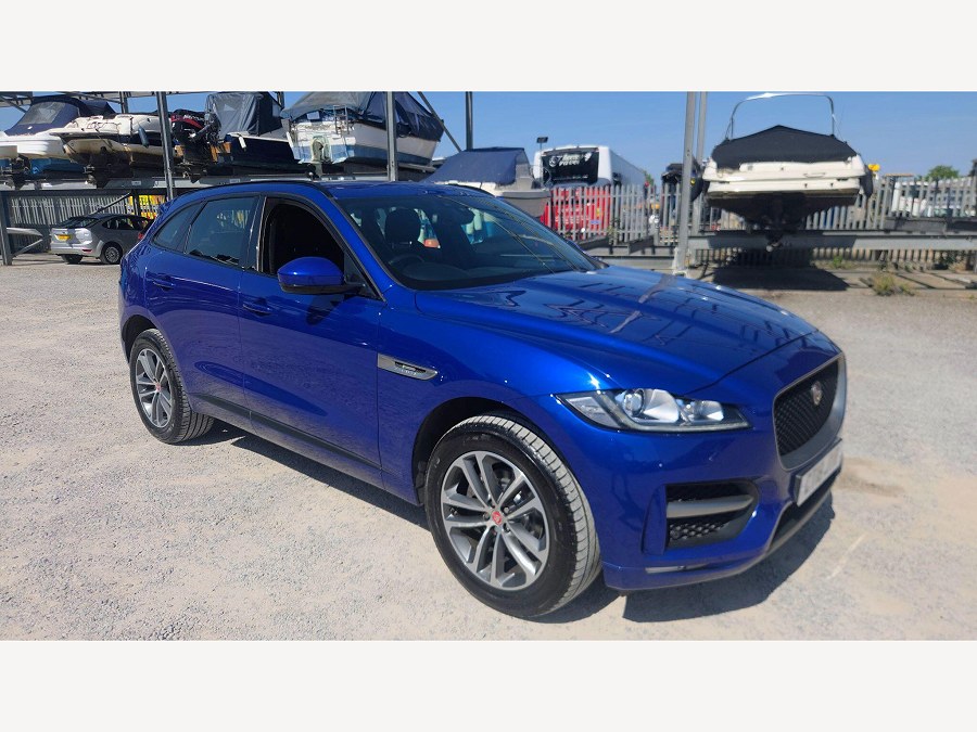 Jaguar F-PACE photo 2