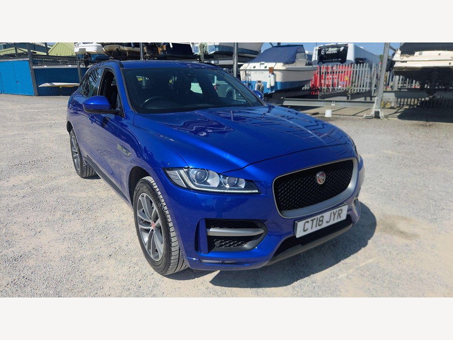 2018 Jaguar F-PACE photo 3